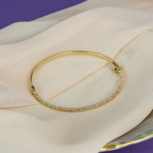 Gold bracelet with Diamond